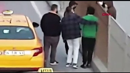 Taksiciyle yabancı uyruklu yolcunun ücret tartışması