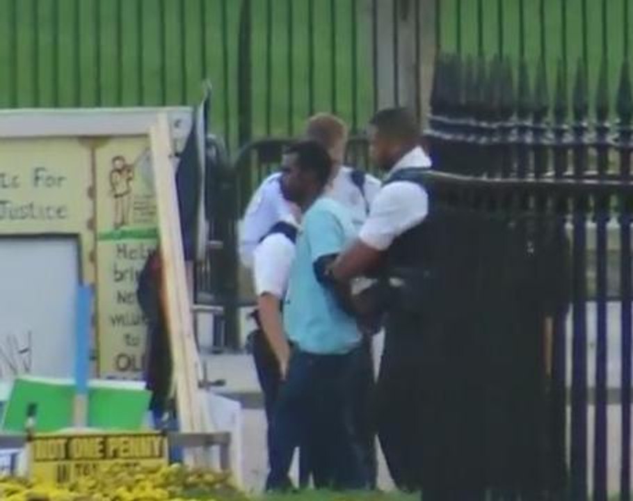 Suspect who threatened to kill "all white people" at White House detained by Secret Service