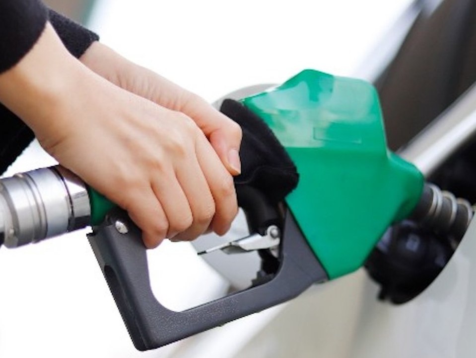 Russlands Angriff auf die Ukraine lässt Ölpreise in Höhe schießen