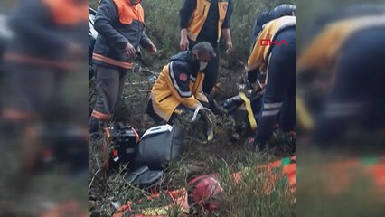 3 Sağlık personelinin bulunduğu otomobil devrildi