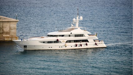 Un marin ukrainien fait en partie couler le yacht d'un exportateur d'armes russe pour protester contre la guerre