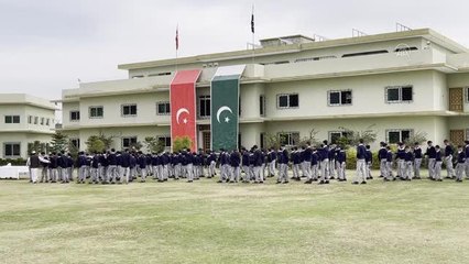 İSLAMABAD - Türk Kızılaydan Pakistan'da yetimhanede kalan öğrencilere hijyen seti