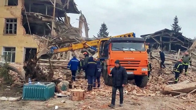 Mais de 100 civis mortos; Rússia desacelera ritmo da ofensiva