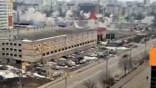 Vídeo demonstra várias explosões em edifícios residenciais em Kharkiv