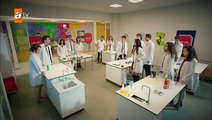 Kimya dersinde Oğulcan'ın komik deneyi patladı... - Kardeşlerim 41. Bölüm