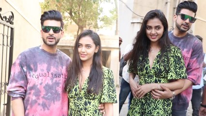 Tejasswi Prakash को Karan Kundra ने सबके सामने बाहों में यूं जकड़ लिया; Video   | FilmiBeat