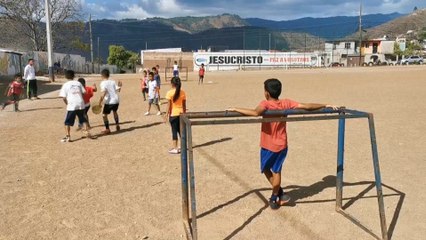 Informe a cámara: Los futbolistas hondureños más técnicos siguen saliendo de canchas de tierra