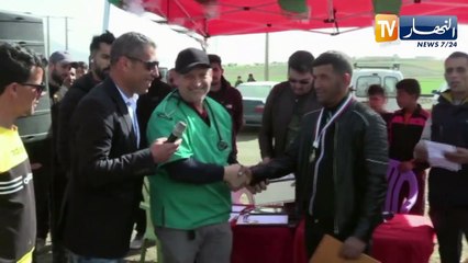 أم البواقي : شباب يداعبون كلاب الصيد بتنظيم سباق لسلالة السلوقي بدوار أولاد زايد