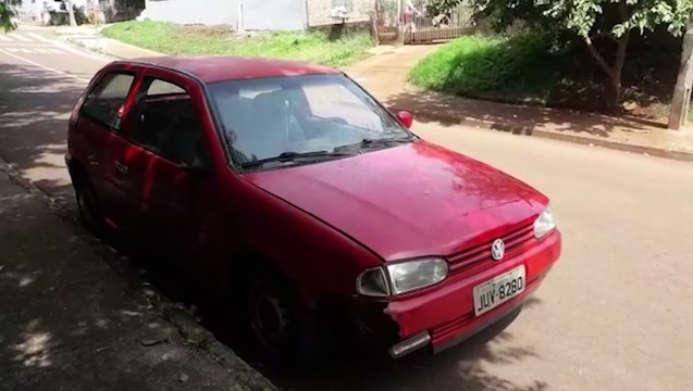 Veículo Gol furtado durante a madrugada é recuperado pela PM a poucas quadras do crime