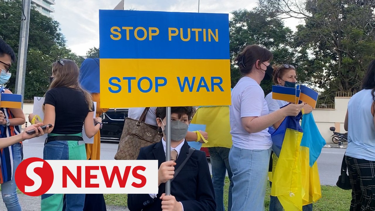 Ukrainians protest outside Russian embassy in KL