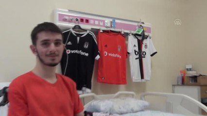 Sivasspor Teknik Direktörü Çalımbay'dan Beşiktaş taraftarı gence "forma" jesti