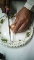 how to cut an onion easily in kitchen.