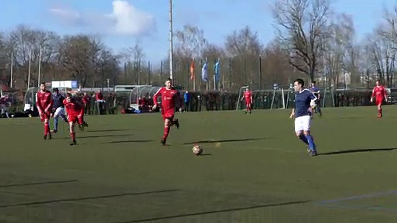 Tor für  Puma durch die Nummer 15, die nicht auf dem Spielberichtsbogen stand