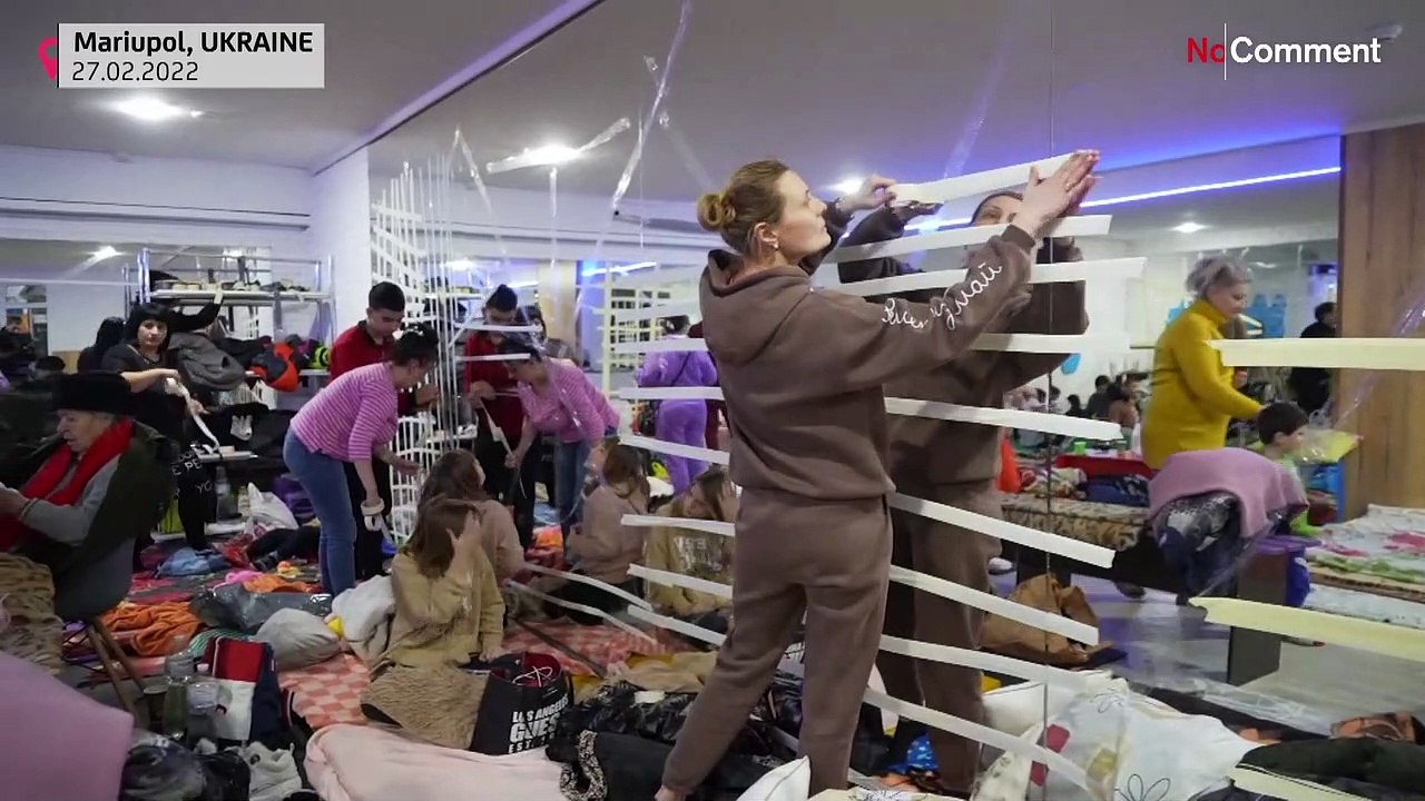 Mariupol: ausharren in einer turnhalle