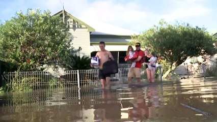 Emergency orders issued as NSW town of Ballina faces 'one-in-500-year' flood