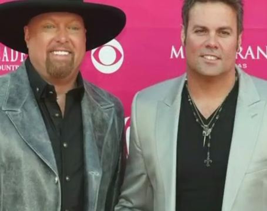 Country singer Troy Gentry killed in helicopter crash