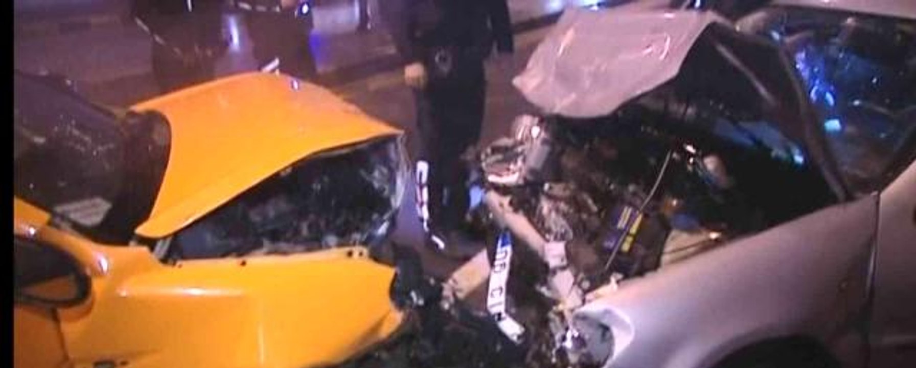 Ankara'da polisin dur ihtarına uymayan sürücü ters yönde ilerleyen başka bir otomobille kafa kafaya çarpıştı: 1 yaralı