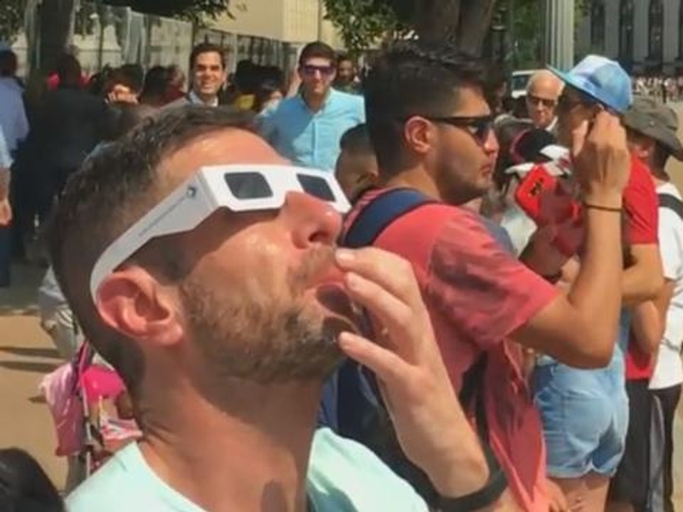White House visitors gaze at eclipse