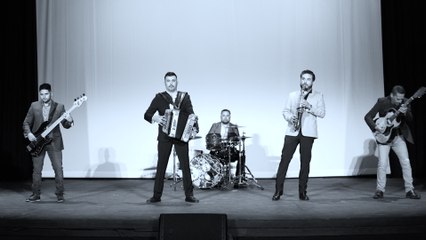 La Maquinaria Norteña - Calificación Perfecta