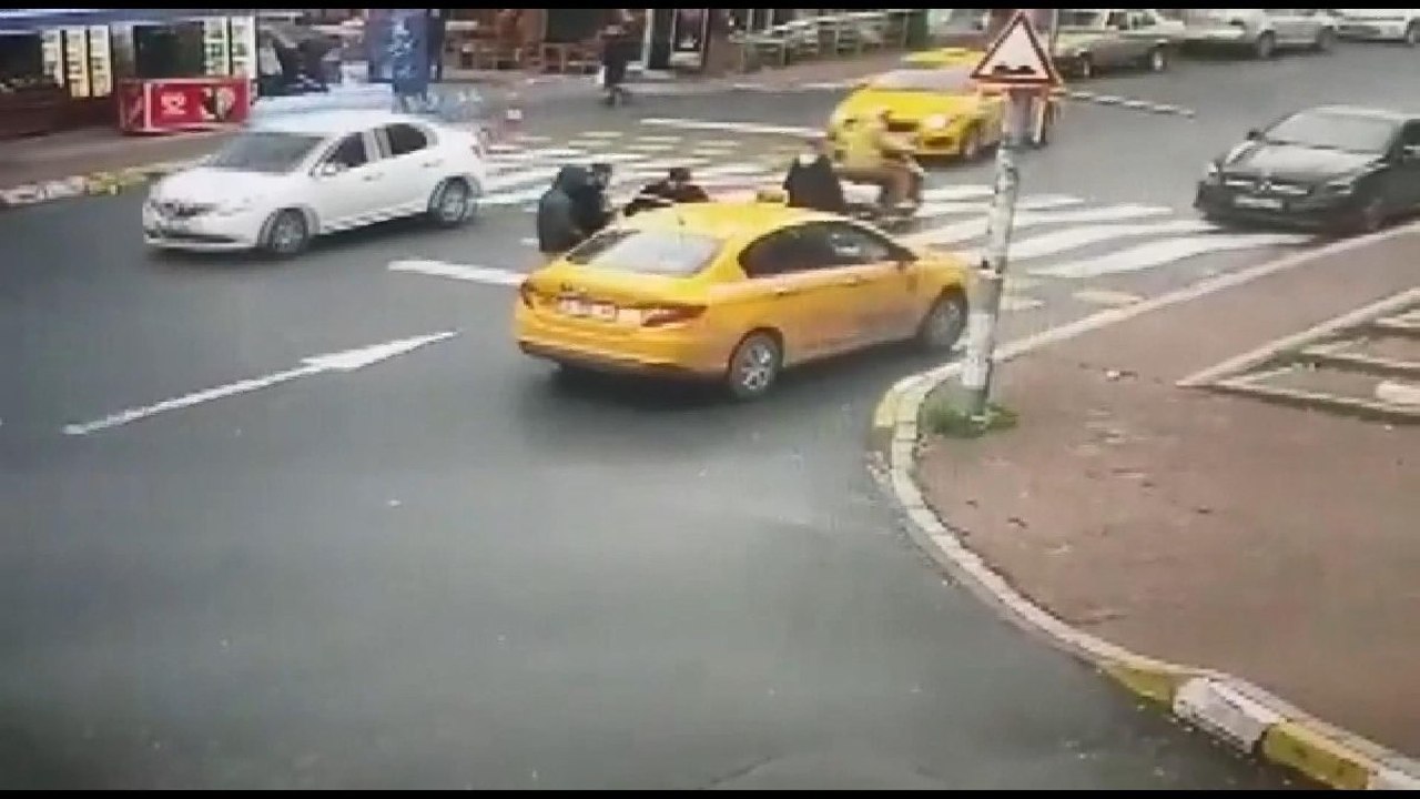 Kurşun yağmuruna tutuldu, aracıyla hastaneye gitti