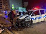 İzmir'de meydana gelen trafik kazasında 2 polis memuru yaralandı