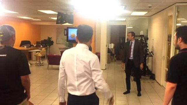 Bilik berita Astro AWANI dilanda fenomena Chinlone