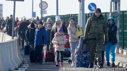 Thousands of Ukrainians seek refuge in Poland