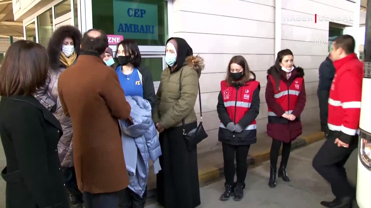 Ukrayna'dan tahliye edilen ilk Kırım Tatar Türkleri Türkiye'ye getirildi