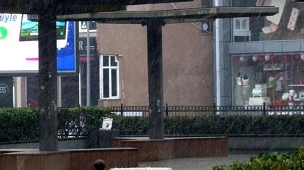 Arnavutköy'de kar yağışı etkili oldu