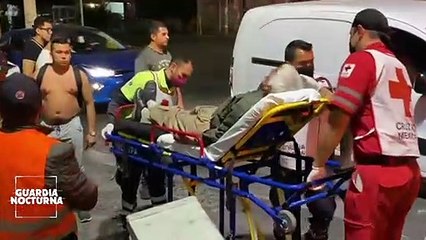 Hombre de la tercera edad, fue embestido por una motocicleta afuera del Estadio Jalisco