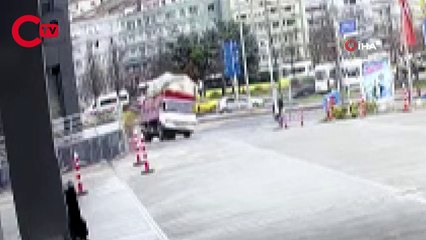 Yakıt almaya giden kamyonet yan yattı, o anlar kamerada