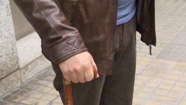 La banca se adapta con rapidez para ayudar a los mayores en sus transacciones bancarias