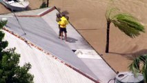 إجلاء سكان من أسطح منازلهم التي حاصرتها الفيضانات في أستراليا