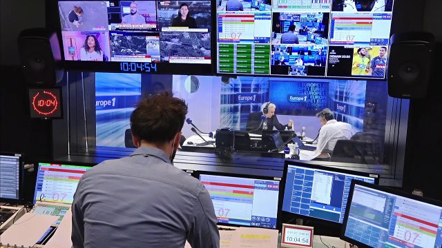 Guerre des images : le contraste entre Vladimir Poutine et Volodymyr Zelensky