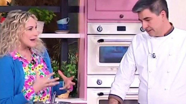 Antonella Clerici apre la puntata con gli occhi lucidi è “molto colpita” e non si trattiene