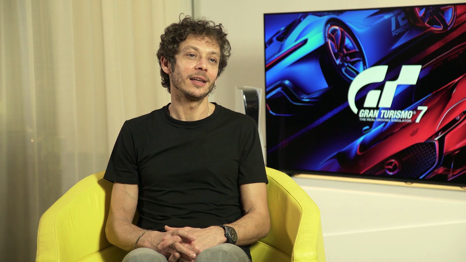 Video Valentino Rossi e le sue nuove sfide: Gran Turismo 7, metaverso e Nft