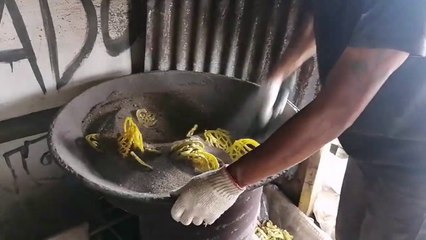 Proses Penggorengan Kerupuk Melarat || Minyak Minyak Goreng Kalah Hasilnya
