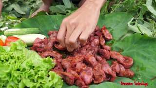 World Cuisine - Eating Delicious - Cook Chicken Liver With Tomato For Food In Jungle #193