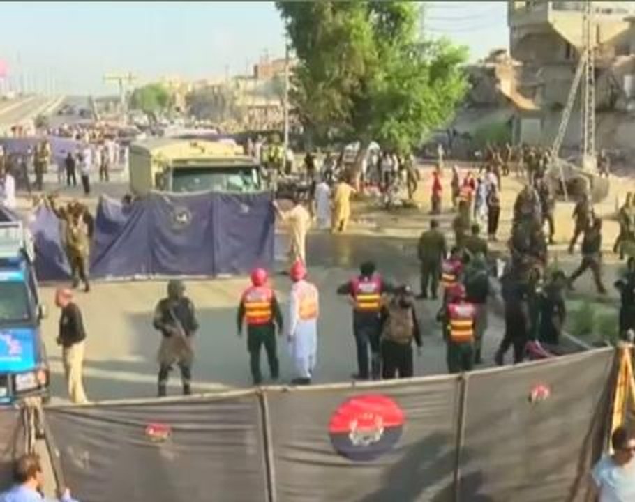 Suicide blast kills at least 25 people in Lahore, Pakistan
