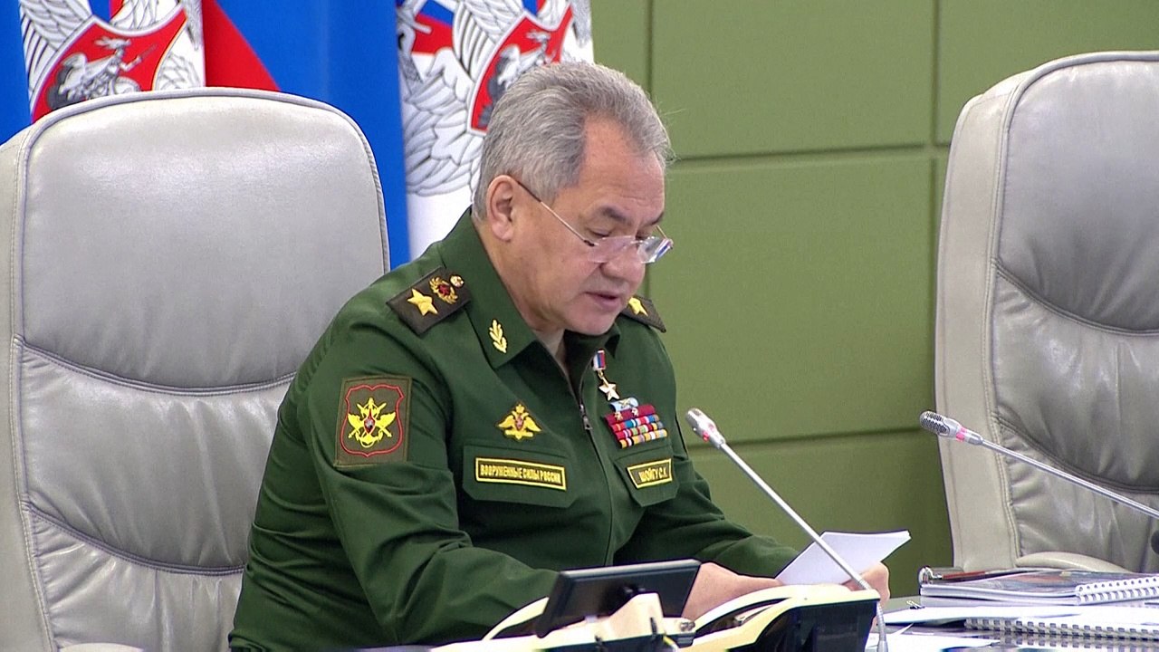 Rússia quer cumprir objetivos; Zelensky diz que prioridade é proteger Kiev