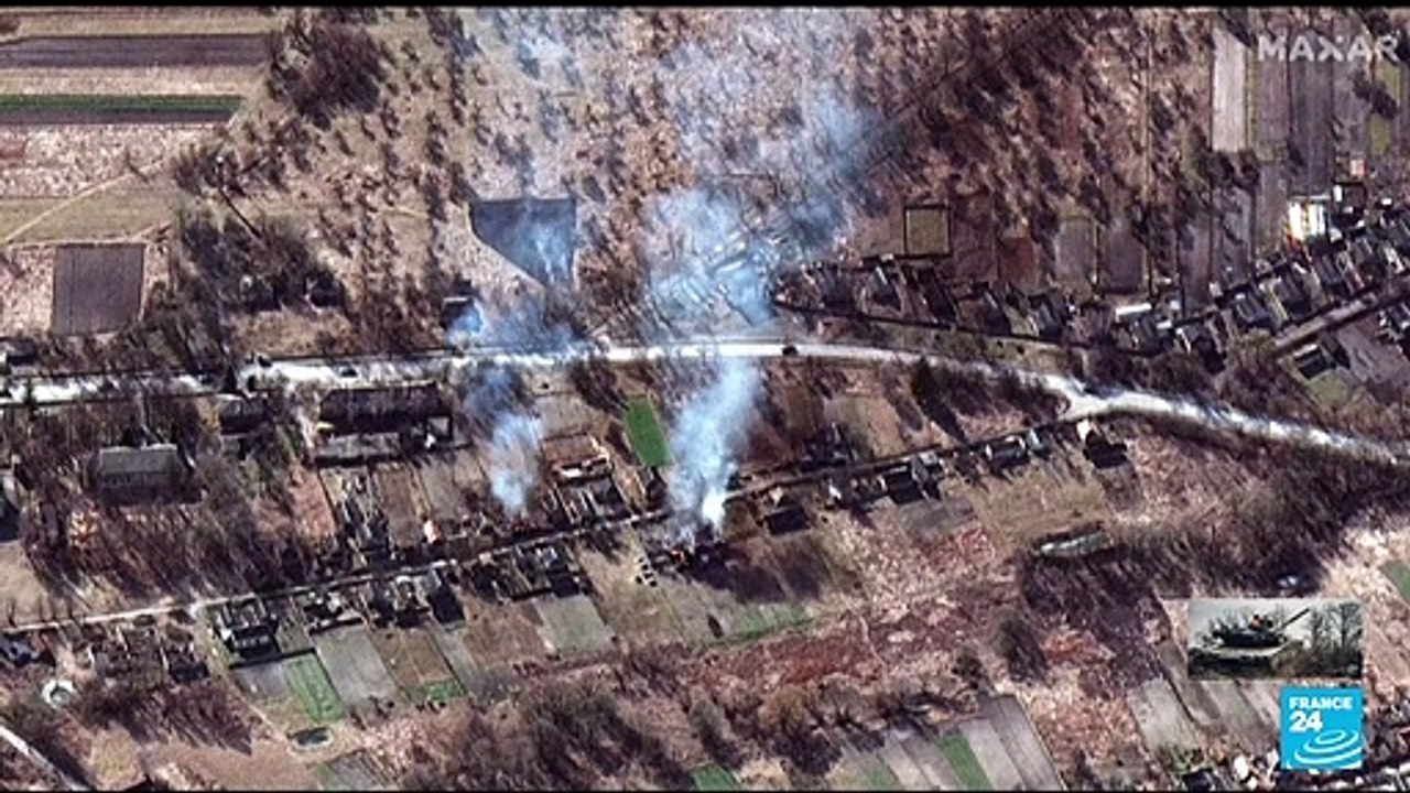 La Russie intensifie ses bombardements, une colonne de blindés vers Kiev