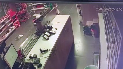 BALIKESİR - İş yerinden hırsızlık anı güvenlik kamerasında