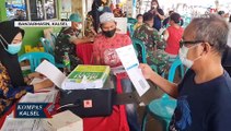 Tentara Ajak Warga Pasar Kalindo Bervaksin : Booster Bisa Disuntikkan 3 Bulan Pasca Dosis Kedua