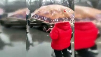 Melitopol’de siviller, Rus askeri konvoyunun ilerleyişine engel oldu