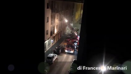 Incendio a Grosseto: fumo e paura in via Oberdan