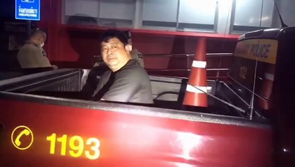 คลิปกล้องหน้ารถ ตร.ทล.กก.1 ไล่ล่า รถกระบะขนแรงงานต่างด้าว ซิ่งหลบหนีการจับกุม สุดท้ายไปไม่รอด 44 คน