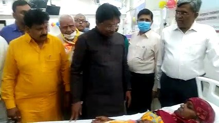 डायलिसिस कराने आए मरीजों का हाल जाना