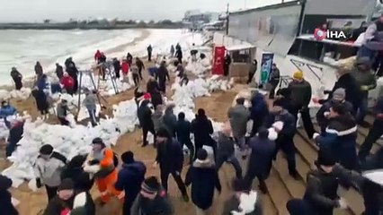 Odessa halkı olası Rus çıkarmasına karşı sahile barikat kurdu