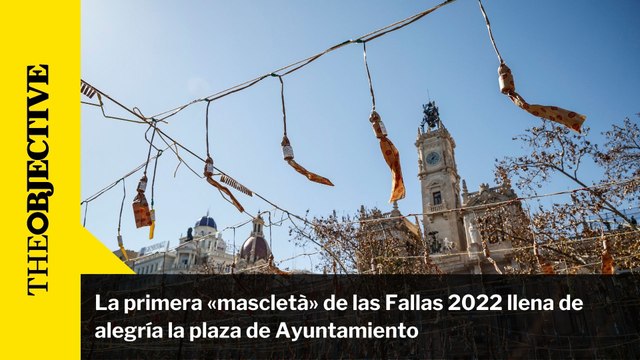 La primera «mascletà» de las Fallas 2022 llena de alegría la plaza de Ayuntamiento