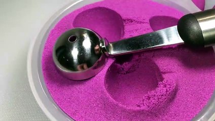 Very Satisfying Kinetic Sand Cutting and Scooping Video